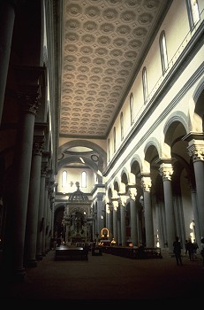 Płaskie stropy, półkoliste łuki, powrót do układu starochrześcijańskiej bazyliki. Filippo Brunelleschi: wnętrze kościoła Santo Spirito we Florencji